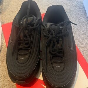 Nike Men's Triple Black Sneakers